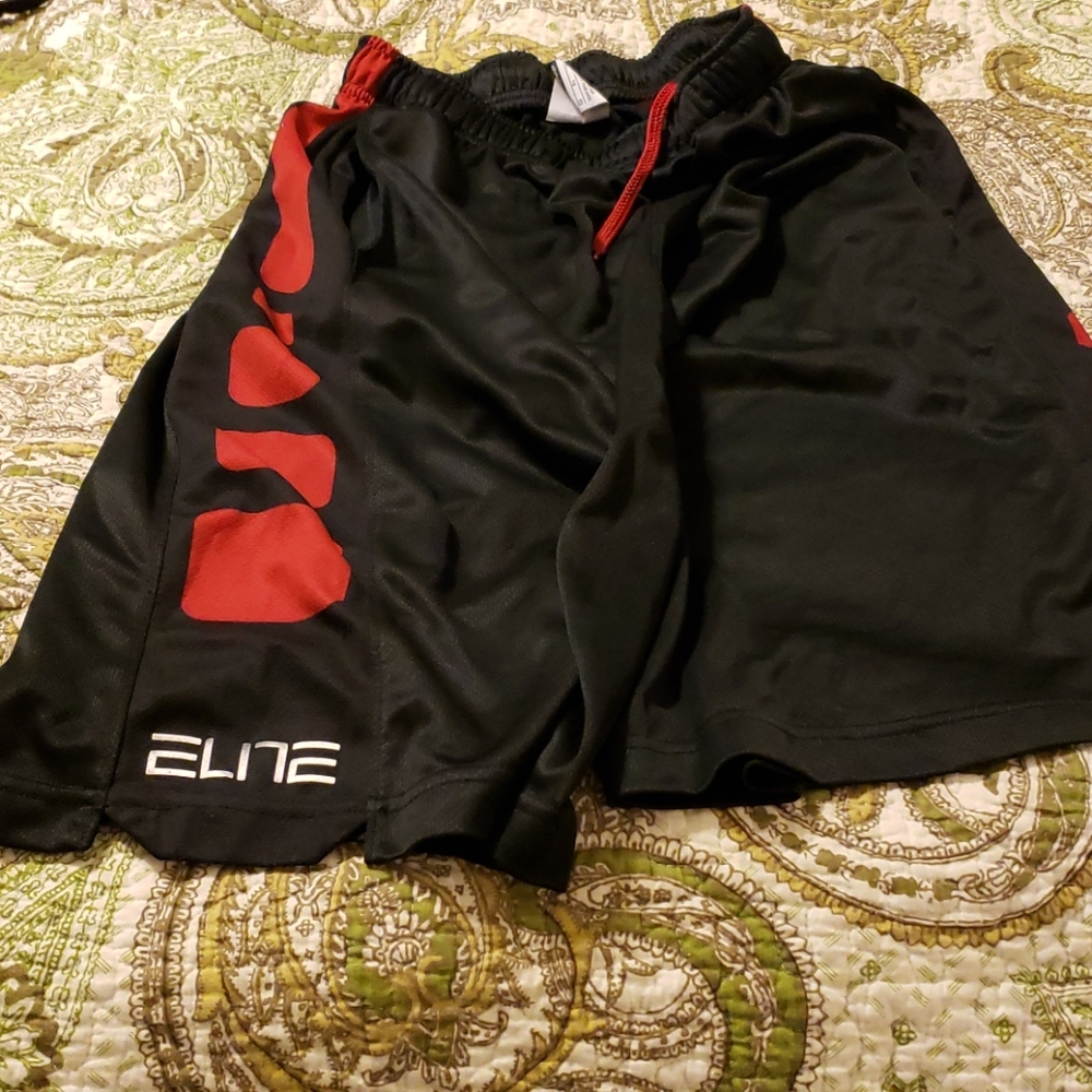 Nike youth XL ELITE basketball shorts